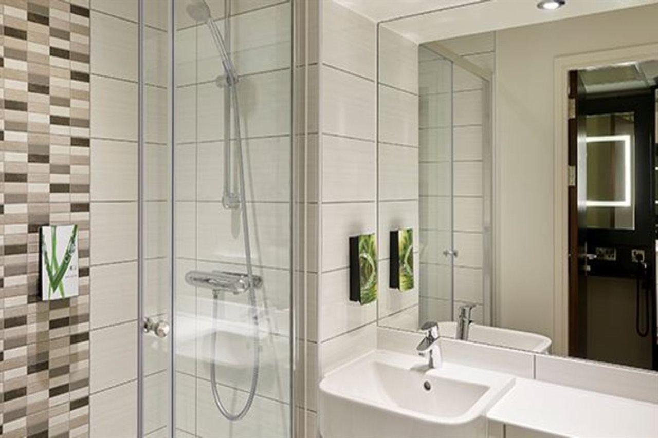Premier Inn London Woolwich Bagian luar foto